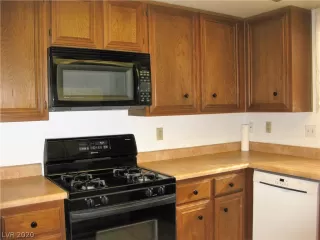 Photo #5: 2256021 Listing