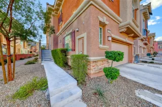 Photo #1: 2256022 Listing