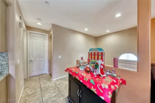 Photo #5: 2256022 Listing