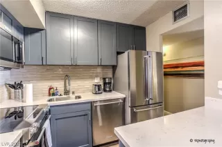 Photo #4: 2256306 Listing