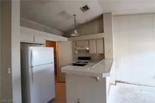 Photo #5: 2256377 Listing