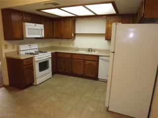 Photo #5: 2256626 Listing