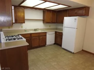 Photo #6: 2256626 Listing