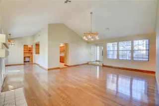 Photo #3: 2256647 Listing