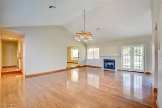 Photo #4: 2256647 Listing