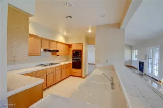 Photo #5: 2256647 Listing