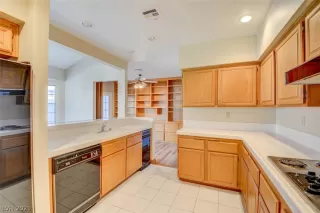 Photo #6: 2256647 Listing