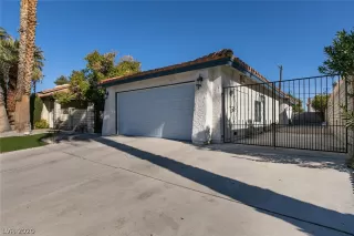 Photo #1: 2256736 Listing