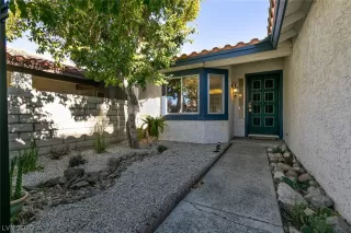 Photo #3: 2256736 Listing