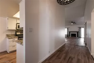 Photo #5: 2256736 Listing