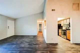 Photo #4: 2256792 Listing