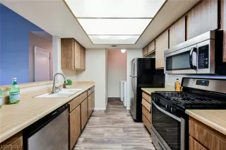 Photo #6: 2256792 Listing