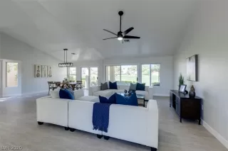 Photo #4: 2256799 Listing