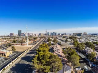 Photo #4: 2256829 Listing