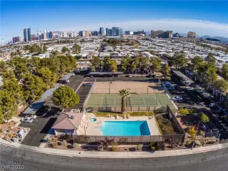 Photo #5: 2256829 Listing