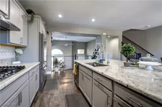 Photo #5: 2256843 Listing