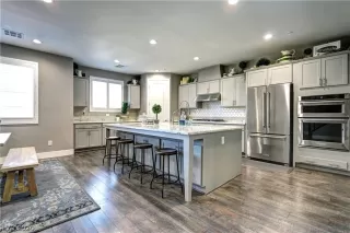 Photo #6: 2256843 Listing