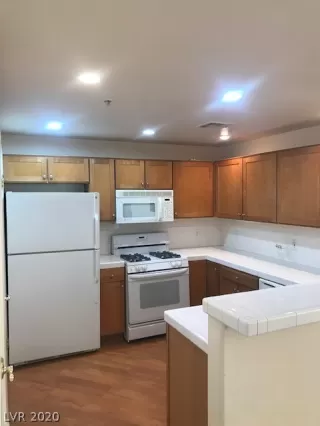 Photo #5: 2256844 Listing