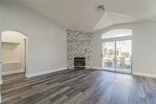 Photo #3: 2256855 Listing