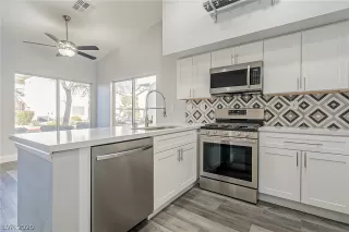 Photo #4: 2256855 Listing