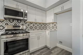 Photo #5: 2256855 Listing