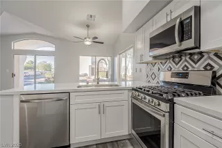 Photo #6: 2256855 Listing