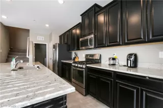 Photo #2: 2256918 Listing