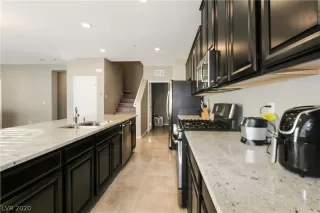 Photo #3: 2256918 Listing