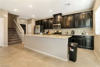 Photo #4: 2256918 Listing