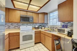 Photo #3: 2256939 Listing 