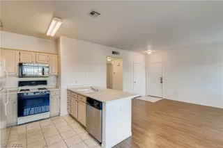 Photo #6: 2256944 Listing