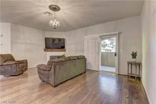 Photo #5: 2256999 Listing