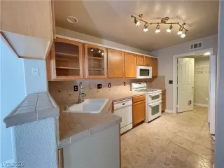 Photo #5: 2257038 Listing