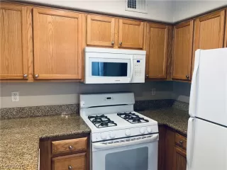 Photo #5: 2257108 Listing