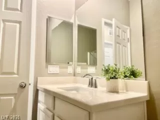 Photo #5: 2257314 Listing