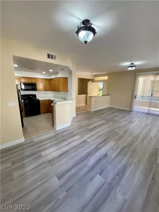 Photo #6: 2257340 Listing