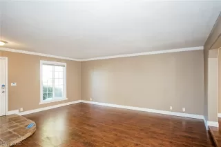 Photo #6: 2257402 Listing