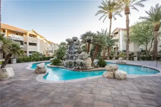 Photo #3: 2257838 Listing