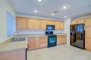 Photo #5: 2257893 Listing