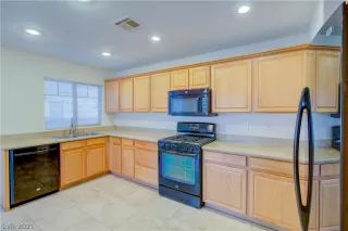 Photo #6: 2257893 Listing