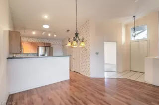 Photo #5: 2257991 Listing