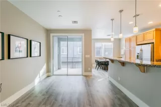 Photo #5: 2258022 Listing