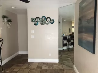 Photo #5: 2258026 Listing 