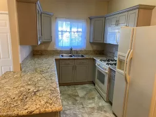 Photo #3: 2258131 Listing