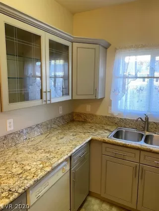 Photo #4: 2258131 Listing