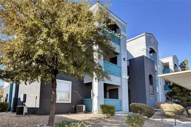 MLS: 2258278 Condo For Sale