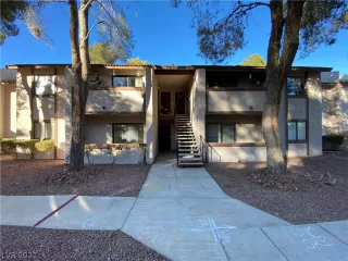 Photo #1: 2258389 Listing