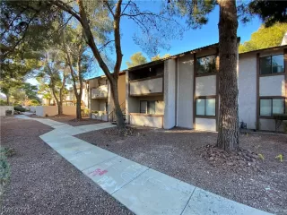 Photo #2: 2258389 Listing