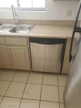 Photo #5: 2258401 Listing 