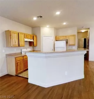 Photo #3: 2258480 Listing